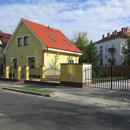 Poroszlay Apartman Дебрецен Экстерьер фото